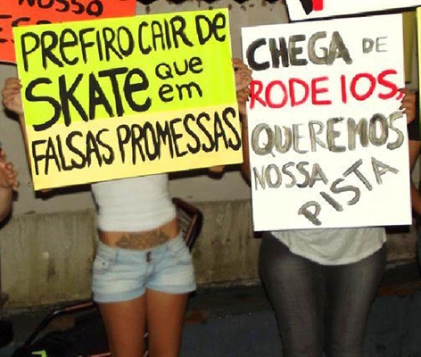 Skatistas fazem manifestação na praça São Bento