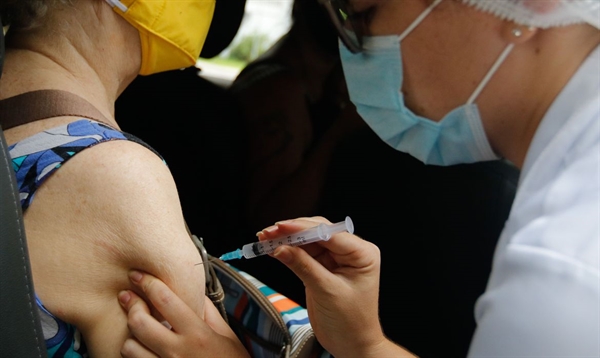 Maior número de vacinados com a primeira dose está em no estado de São Paulo (4,72 milhões) (Foto: Tânia Rêgo/Agência Brasil)