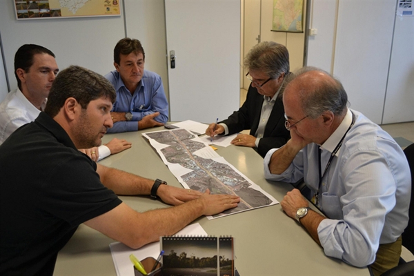 Prefeito solicita dispositivos na Péricles Belini