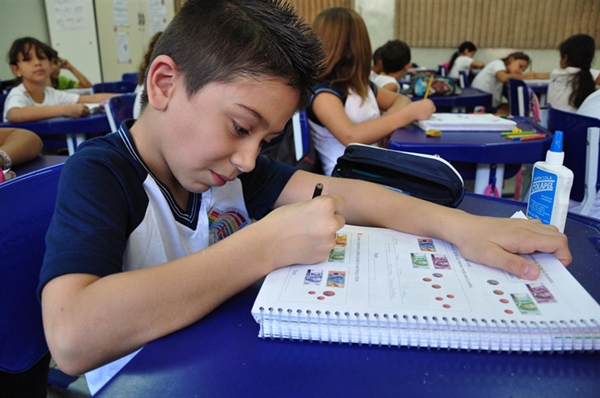 Prefeitura fornece material escolar 