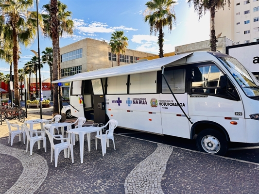 Ônibus adquirido para ser um “Castramóvel” e que estava parado desde 2019 agora é um consultório ambulante (Foto: Prefeitura de Votuporanga)