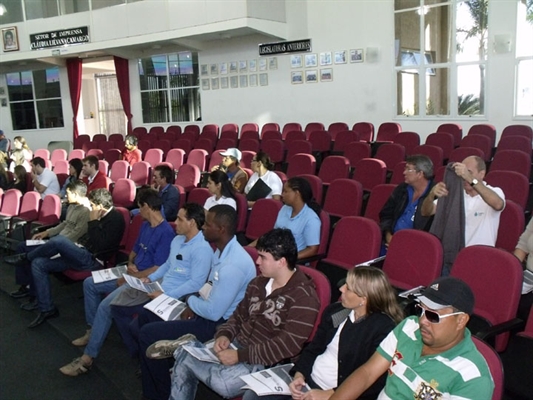 Funcionários da Saev participam de treinamento