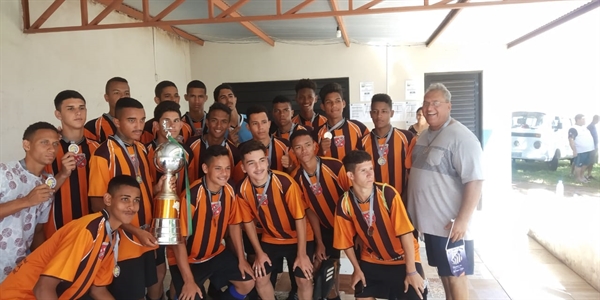 O time da escolinha Afuca (Ação para o Futuro das Crianças e Adolescentes) foi vice-campeão da Copa Nacional 2020 (Foto: Arquivo Pessoal)