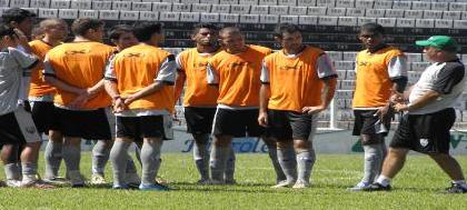 Rossi mantém mistério sobre titulares