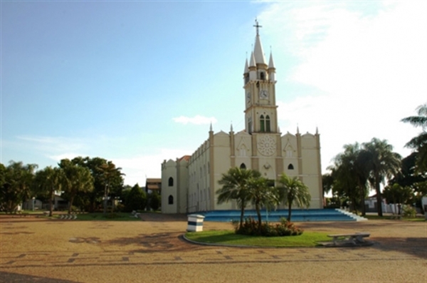 Igreja Matriz de Valentim Gentil, município que comemora hoje 81 anos de emancipação política (Foto: Prefeitura de Valentim Gentil)