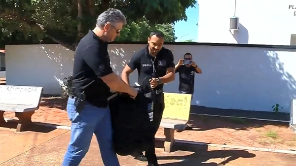 Os policiais civis de Fernandópolis apreenderam diversos materiais que serão investigados durante a operação (Foto: Reprodução/Tv Tem)