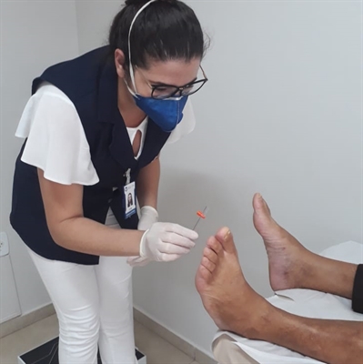 Teste é importante porque falta de sensibilidade nos pés dos diabéticos deixam membro mais vulnerável a feridas (Foto: Divulgação/Santa Casa de Votuporanga)