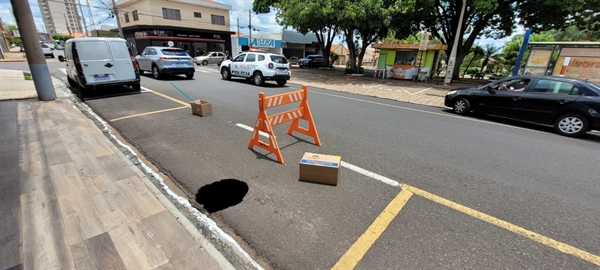 O incidente ocorreu por volta das 12h40, em meio ao horário de almoço, na área central da cidade. (Foto: A Cidade)