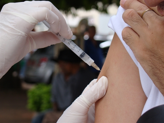 A vacina da gripe é responsável por conferir proteção contra infecções respiratórias causadas pelo vírus Influenza (Foto: Prefeitura de Votuporanga)