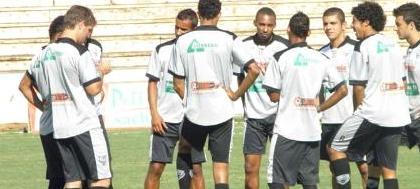 CAV pode acertar com mais dois jogadores
