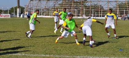 Fefecê treina no 3-5-2 para vencer o CAV