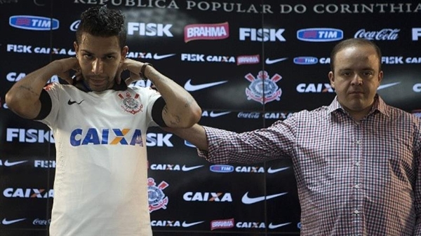 Apresentado, Petros quer conquistar corintianos pela garra 