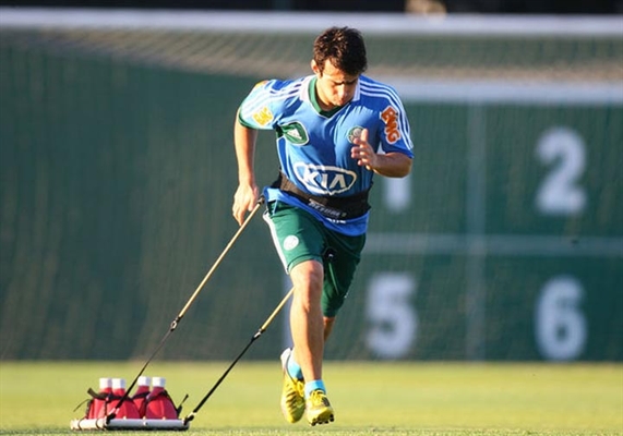 Valdívia segue fora, mas é defendido por dirigente
