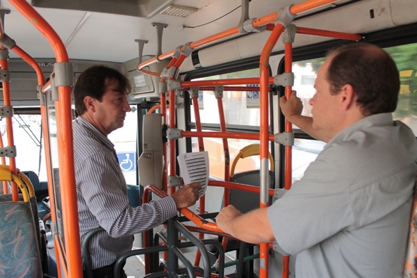 Eliezer afirmou também que no ônibus havia poltronas rasgadas