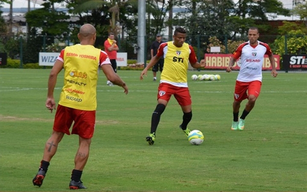 Muricy Ramalho quer o time pontuando fora