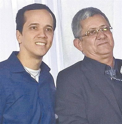 Reinier, que mora em Rio Preto, e Carlos Pereira, o pai que estava desaparecido (Foto: Album de família)