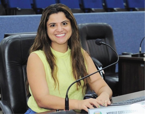 A vereadora Natielle Gama votou contra o projeto polêmico. Diz que votou com a consciência e mostra-se “independente”. (Foto Redes Sociais)