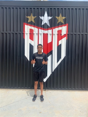 Meia-atacante Yuri, de 16 anos, segue trabalhando forte em busca se ser jogador profissional de futebol (Foto: Arquivo Pessoal)
