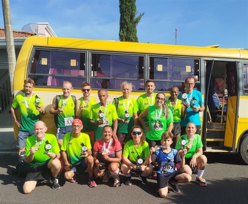 Atletas de Votuporanga participam de corrida em Urupês (Foto: SEESL/Avoa)