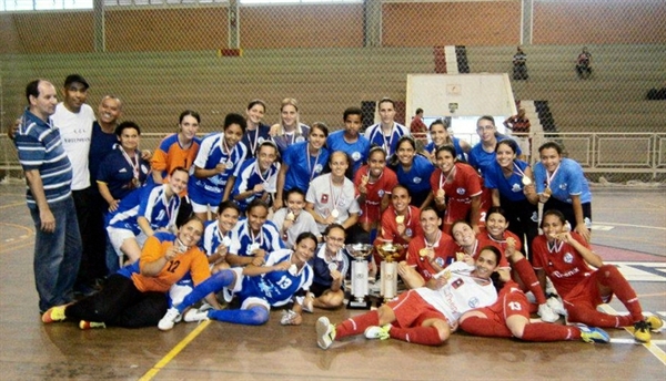 Meninas do futsal querem terceira vitória