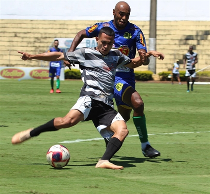 O “prata da casa”, Thales Tim, fez um gol em jogo-treino contra o Mirassol e irá jogar seu primeiro campeonato profissional  (Foto: Rafael Bento/CAV)