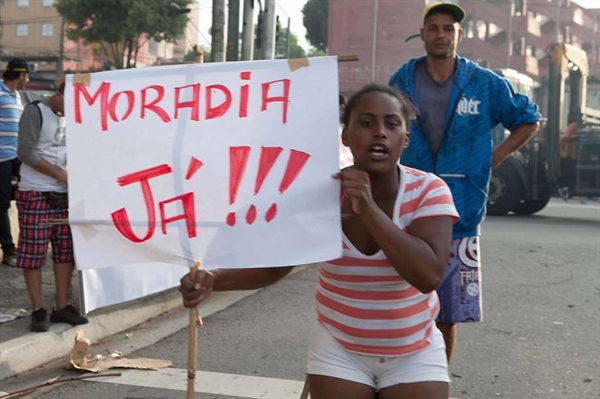 A via foi liberada por volta das 8h, segundo a Polícia Militar