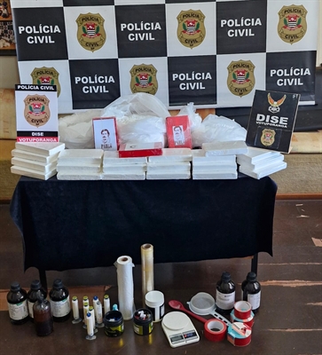 Refinaria de cocaína foi descoberta após um intenso trabalho de investigação da Dise; mais de 50 quilos de drogas foram apreendidos (Foto: Divulgação)