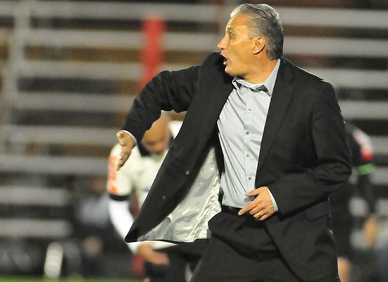 Desfalques forçam Tite a pensar em variação tática