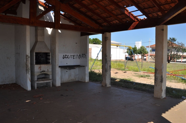 Moradores reclamam de área de lazer 