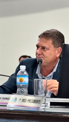 Serginho da Farmácia pediu a Seba que ele copie o ‘prefeito tiktoker', Rodrigo Manga, para acabar com a falta de medicamentos (Foto: Redes sociais)