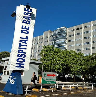 O suspeito está internado no HB (Hospital de Base), sob escolta policial, e deve passar por cirurgia (Foto: Hospital de Base)