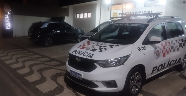 O suspeito tentou fugir, mas foi detido pela Polícia Militar; ele confessou o crime e admitiu envolvimento em outros furtos (Foto: Reprodução)