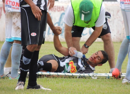 CAV: Emerson Santos se recupera bem de pancada e será reavaliado hoje