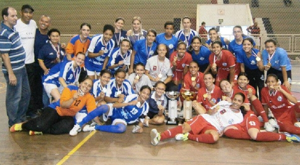 Meninas do futsal goleiam por 6 a 1 a equipe de Promissão