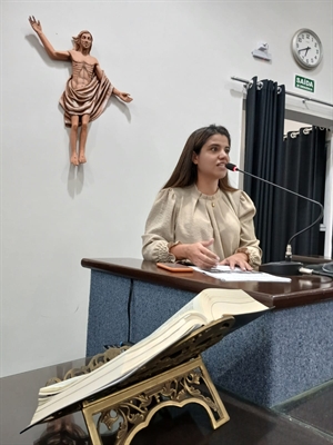 Natielle Gama apresentou uma indicação onde solicita à Prefeitura que dê preferência no transporte para pacientes com câncer (Foto: Assessoria)