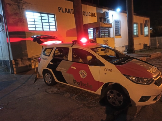 A indiciada foi encaminhada para a Central de Flagrantes de Votuporanga, onde ficou detida (Foto: Divulgação/PM)