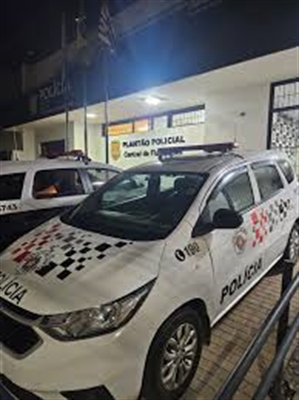 Traficante foi pego no momento em que comercializava drogas em uma praça movimentada do bairro Pacaembu, na zona Oeste (Foto: Reprodução)