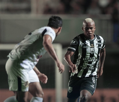 A Votuporanguense do volante Dérick foi eliminada da Copa do Brasil (Foto: Pedro Zacchi/Reprodução Federação Paulista)