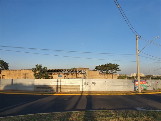 Prédio da Unifev onde seria construído Hospital Veterinário dará lugar a uma UPA Regional, segundo o prefeito Jorge Seba (Foto: A Cidade)