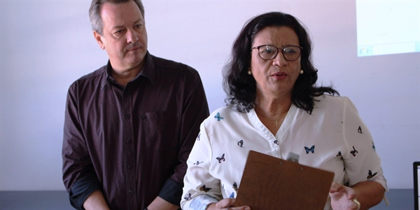 Prefeito Flávio Prandi Franco, o Flá, e a secretária municipal de Saúde, Maria Aparecida Moreira Martins (Foto: Prefeitura de Jales)