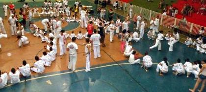Festival de Capoeira recebe centenas de praticantes
