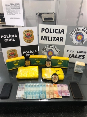 Operação em Jales apreendeu 5,5kg de cocaína, que fracionada e pronta para venda tem valor estimado de R$350 mil (Foto: Divulgação/ Polícia Militar e Civil)