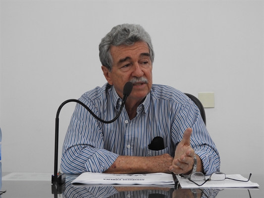 Diogo Mendes Vicentini, secretário municipal da Fazenda, em audiência pública na tarde desta sexta-feira na Câmara Municipal (Foto: Daniel Castro/A Cidade)