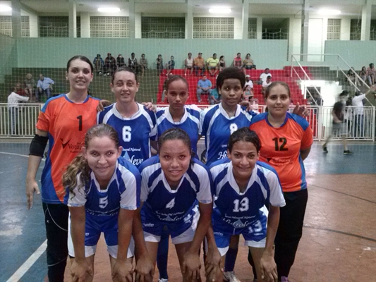Meninas estão invictas no futsal