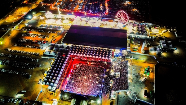 O Centro de Eventos “Helder Henrique Galera”, que sediou o Votu International Rodeo, recebeu milhares de veículos  (Foto: Votu International Rodeo)