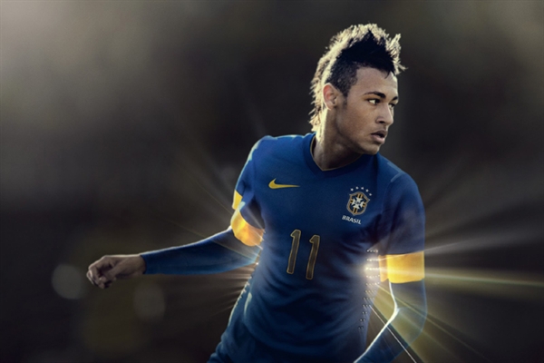 "Não sai agora", afirma empresário de Neymar