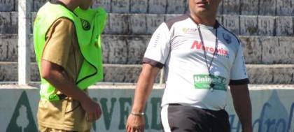 Técnico China descarta favoritismo na terceira fase