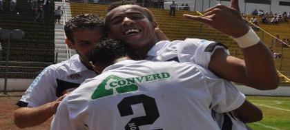 Artilheiro Romário está confiante no título