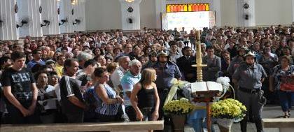 O povo de Deus se despede de padre Edemur