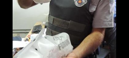 PM prende três pessoas com um quilo de cocaína